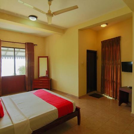 Oyo 553 Polhena Bay Resort Matara Exterior foto