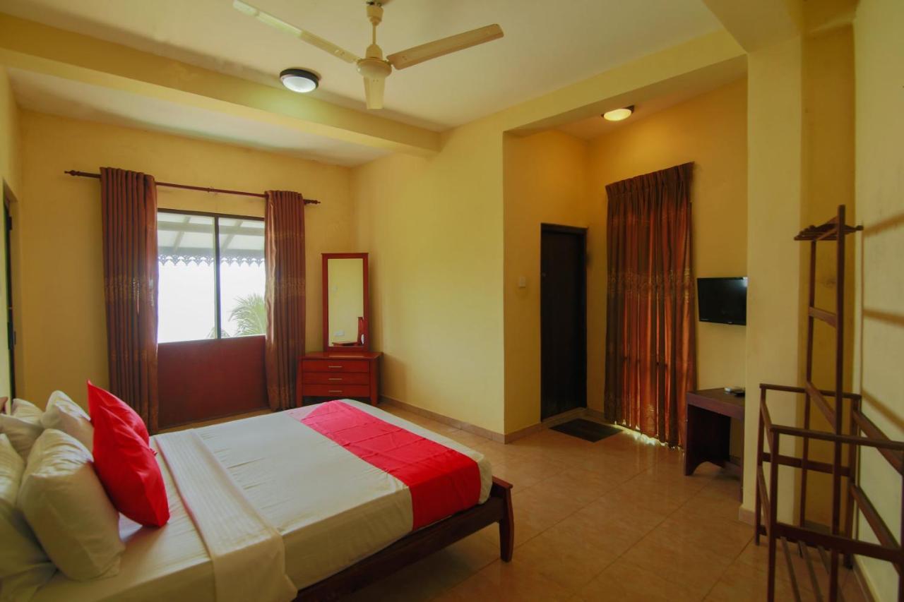 Oyo 553 Polhena Bay Resort Matara Exterior foto